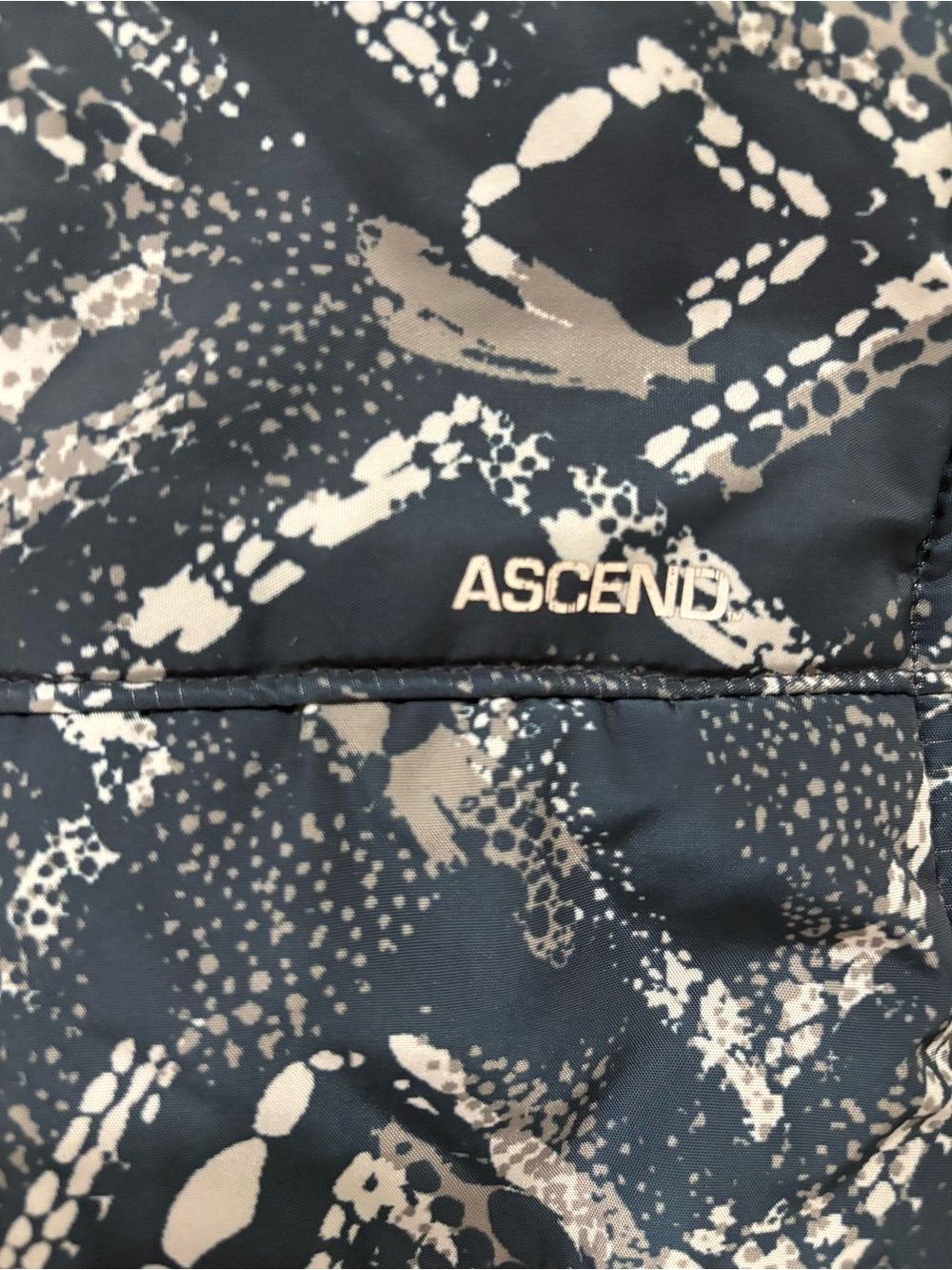 Ascend Thermal Light Women’s Printed Puffer Vest – Size Medium - Picture 5 of 5